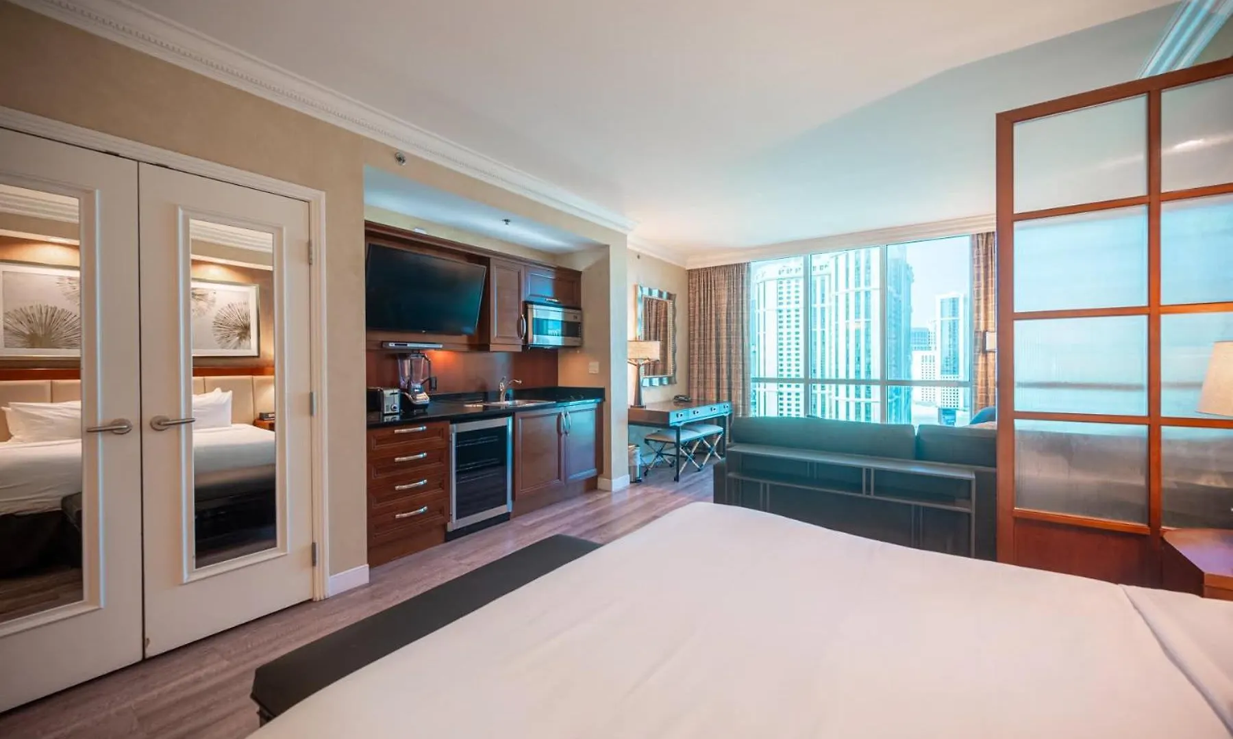 No Resort Fee Strip View Suite + Free Valet + Pool Las Vegas