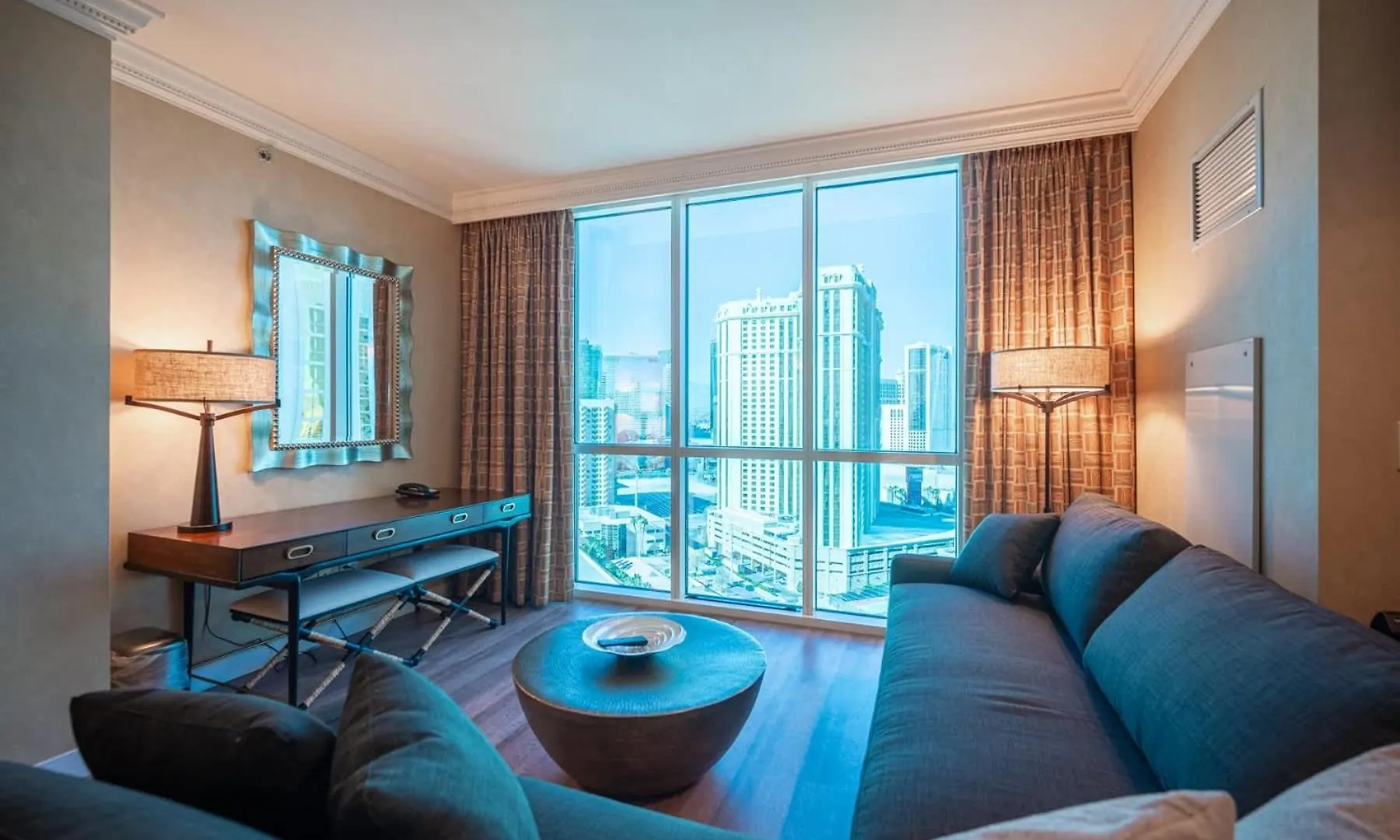 Holiday home No Resort Fee Strip View Suite + Free Valet + Pool Las Vegas